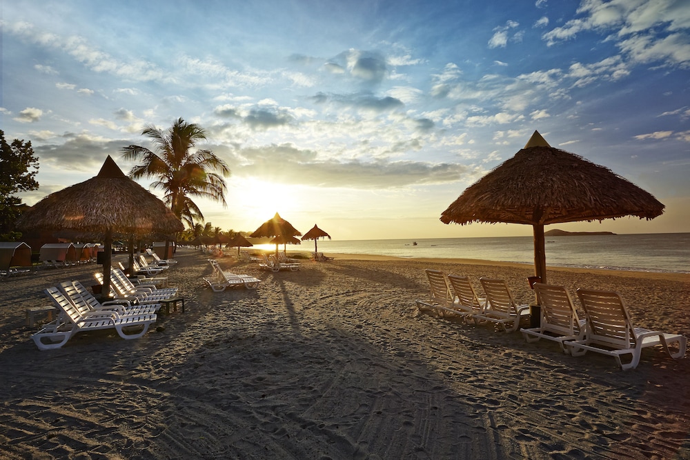 Grand Decameron Panama, A Trademark All Inclusive Resort 68/70