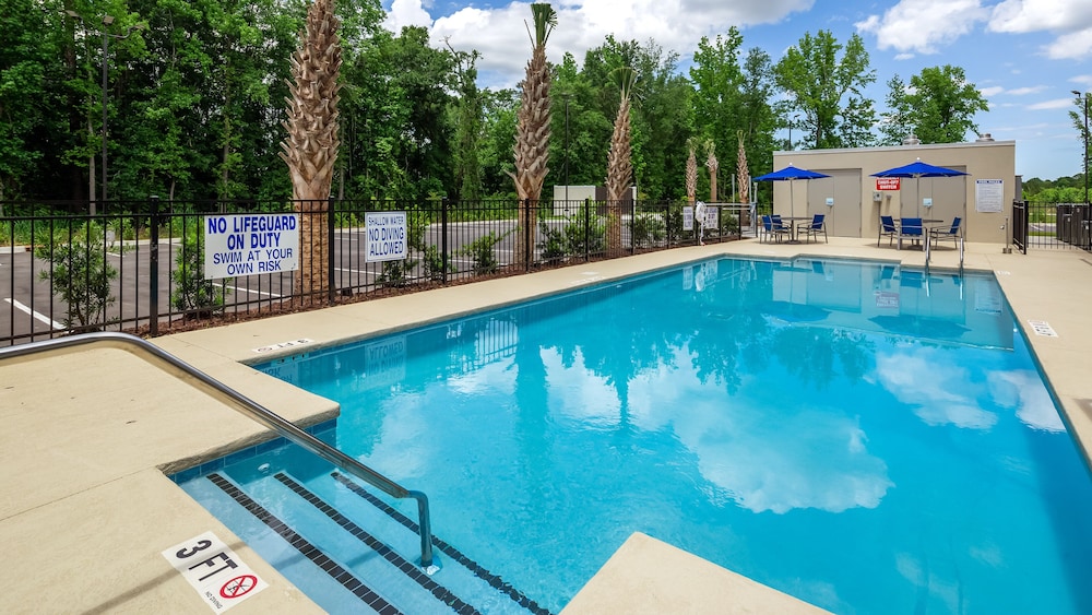 Holiday Inn Express Suites Latta 1/59