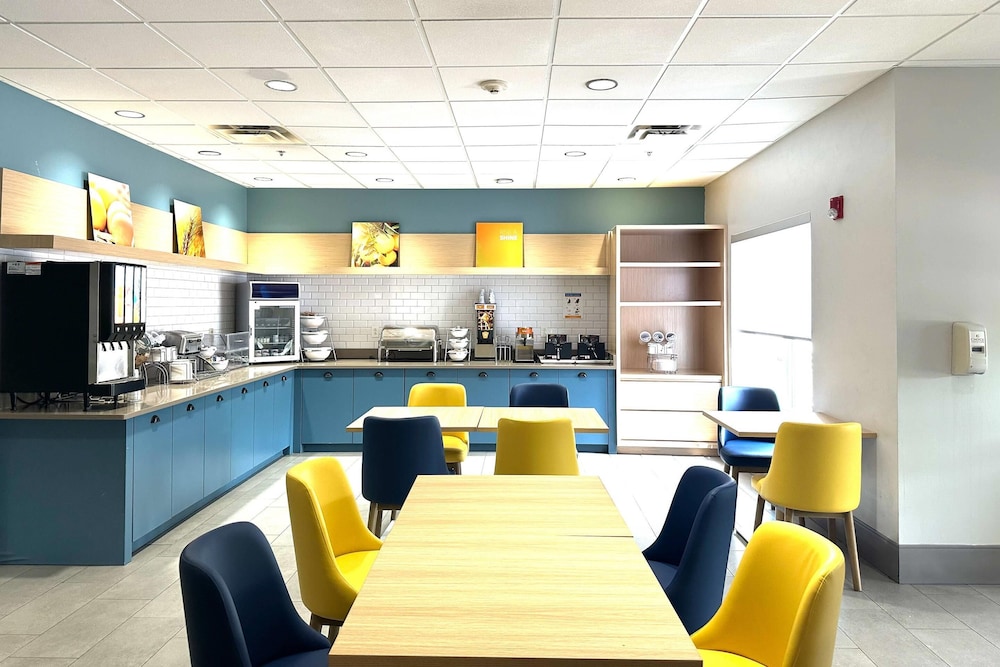 Comfort Inn and Suites Calhoun South 44/58