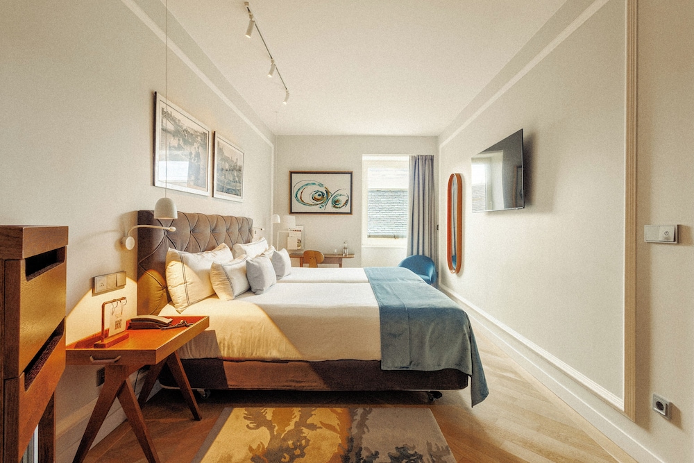 Petite, Double Bed