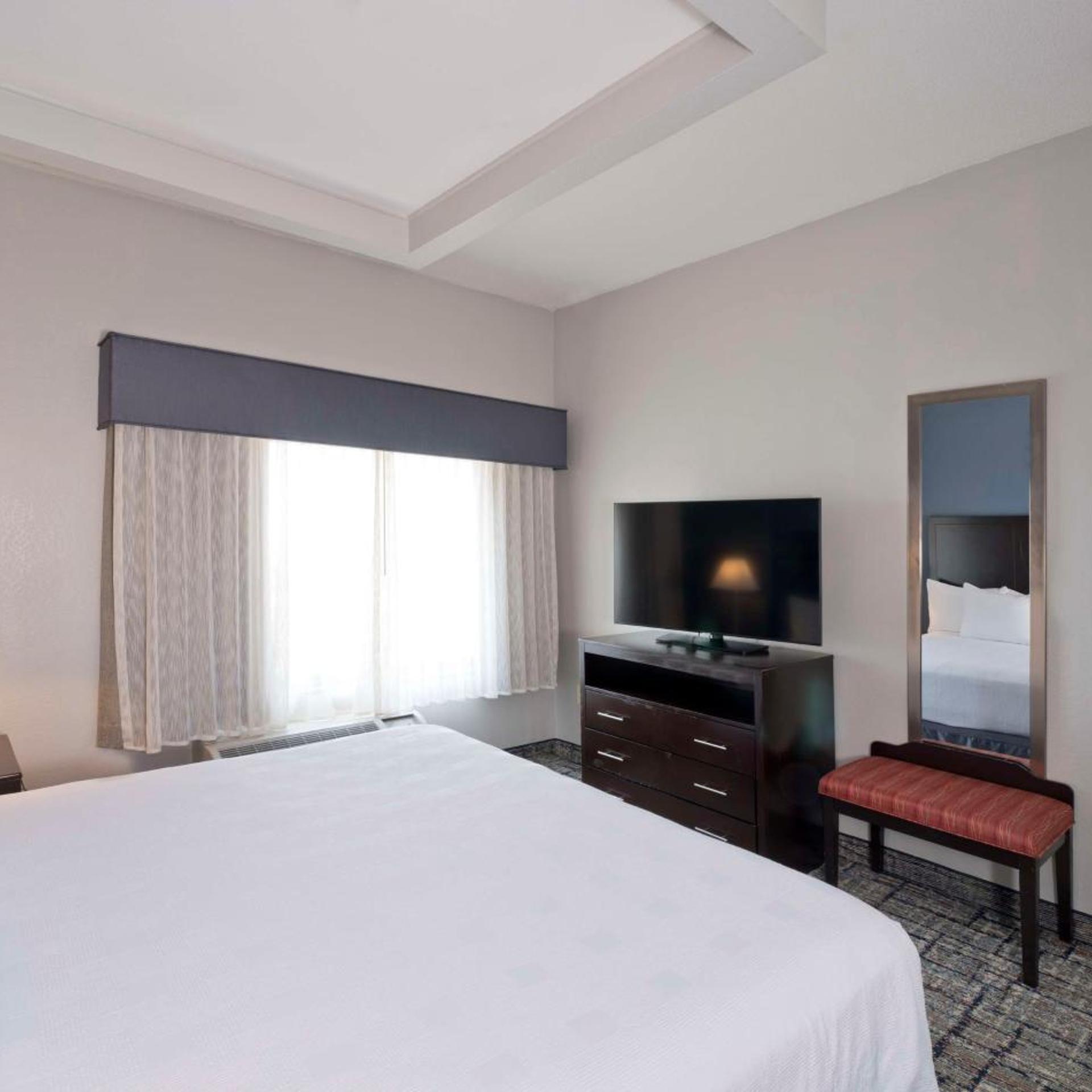 جناح تنفيذي بسرير كينج، Best Western Plus Hotel & Conference Center 2/7