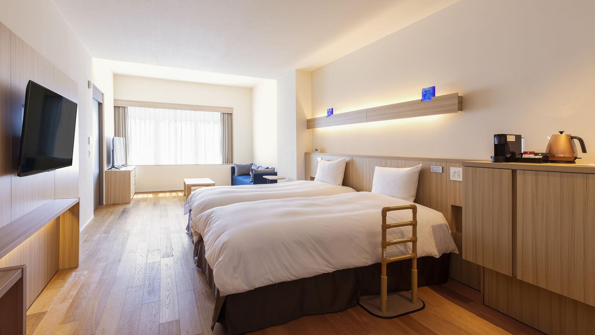 Universal, Twin Beds