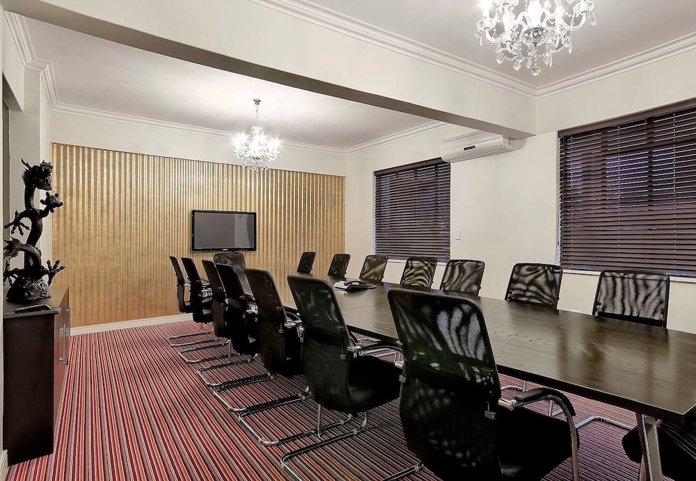 Ascot Boutique Hotel 50/55