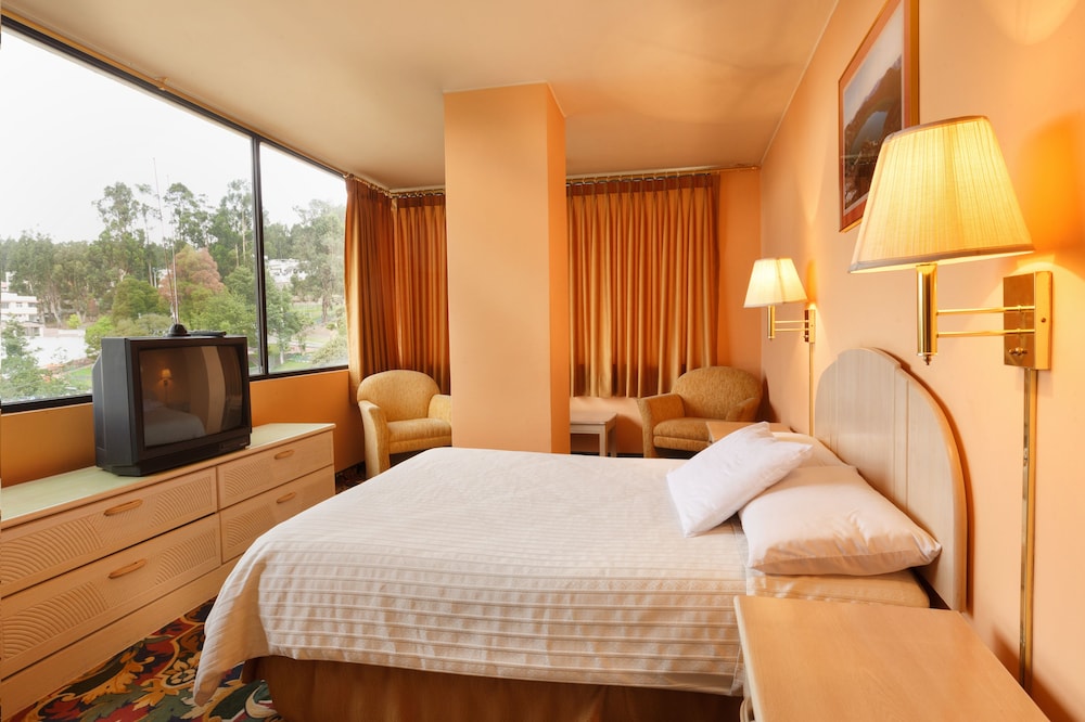 Stanford Suites 8/69