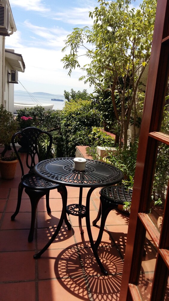 Bluegum Hill Guesthouse Apartments 29/35