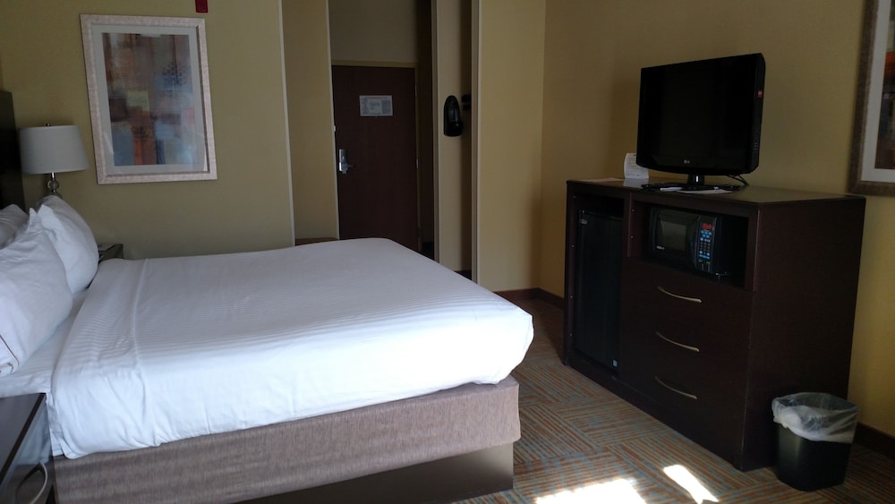 Holiday Inn Express Hotel And Suites Perry 8/48