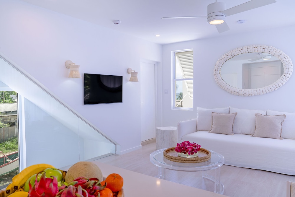 Palm Grove Villas and Hotel 20/27