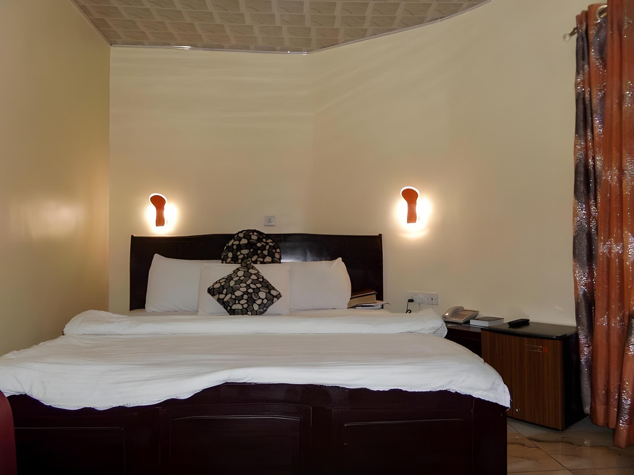 Executive, Queen Bed