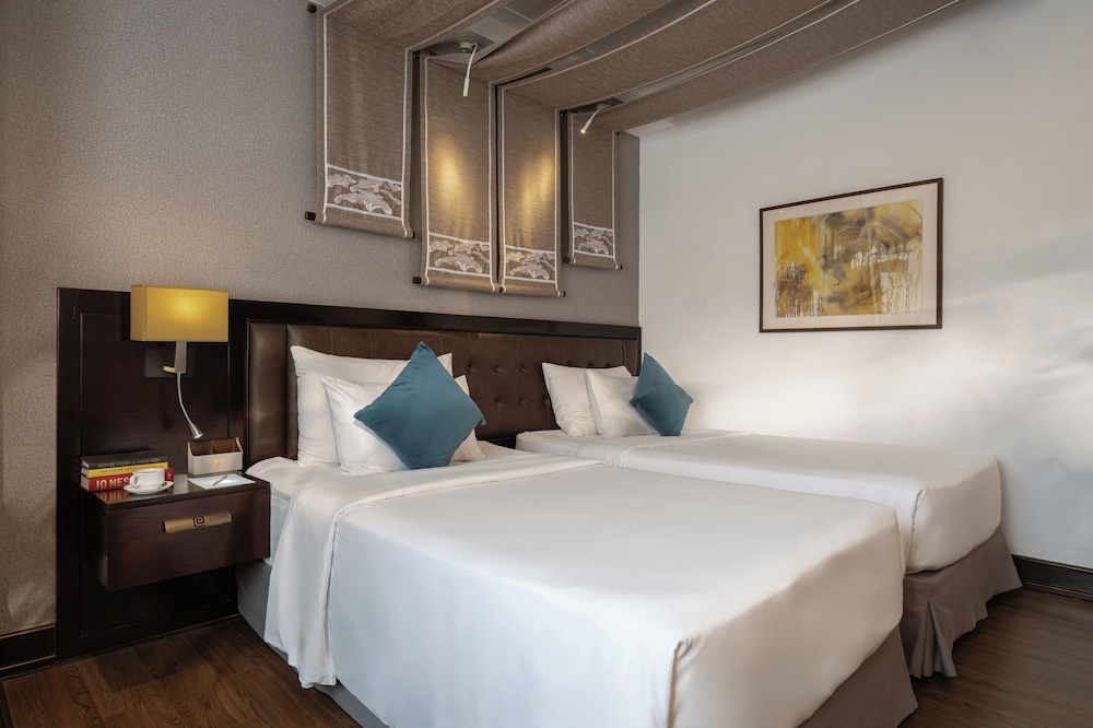 DELUXE, TWIN BEDS