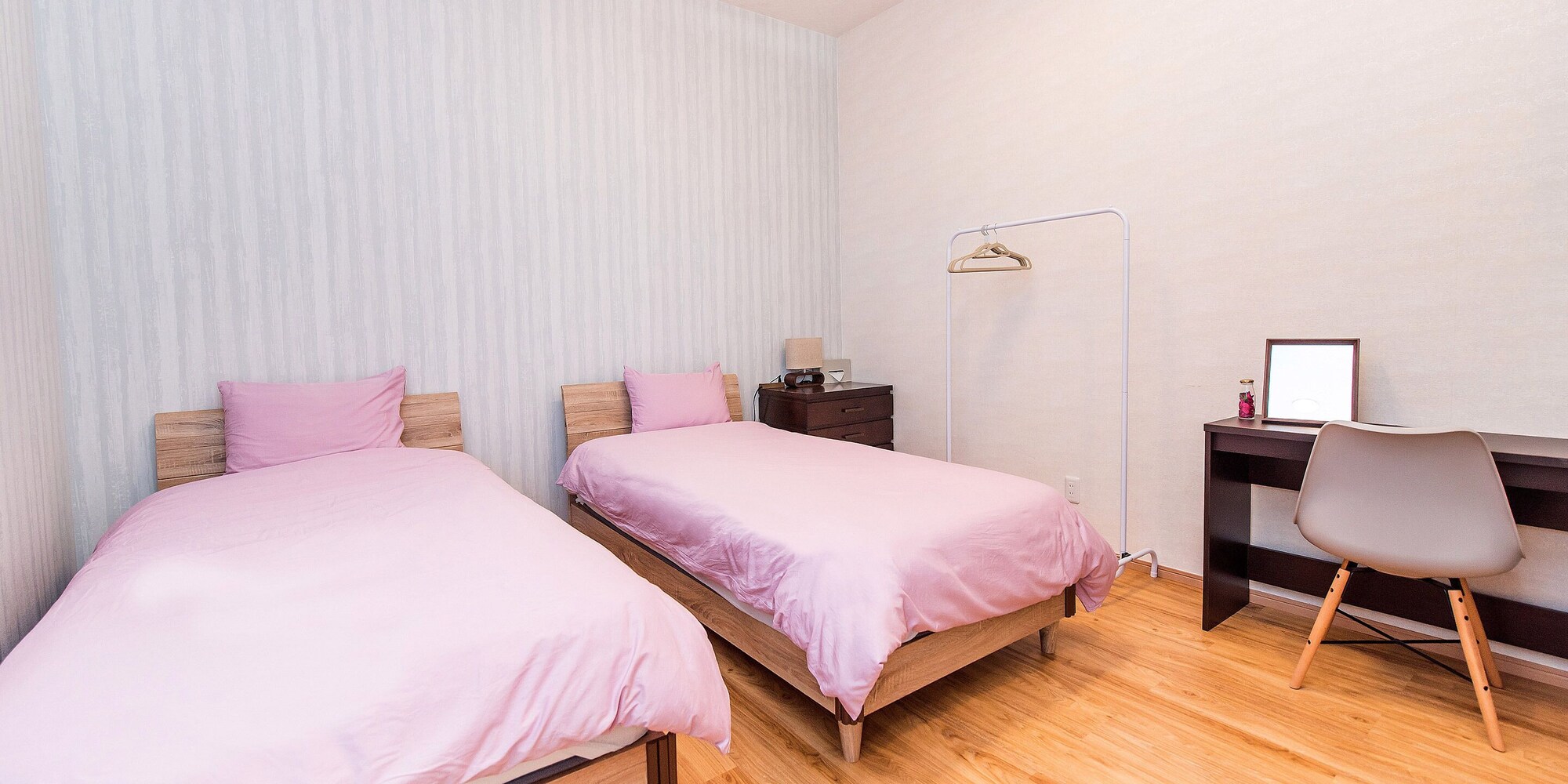 2 BEDROOMS, CONDO, STANDARD, SINGLE, NO TERRACE, KITCHENETTE