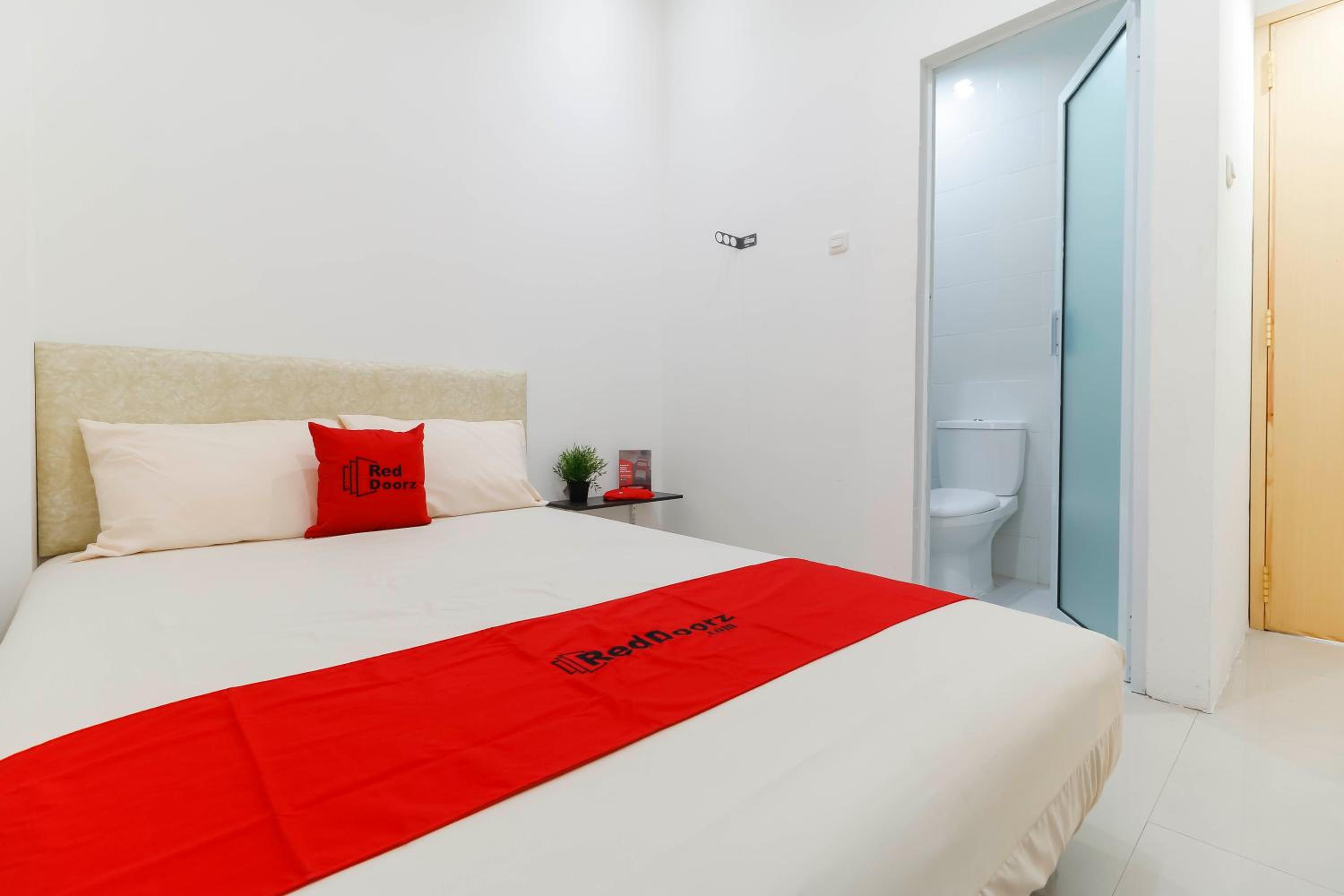 Reddoorz Plus Kapuk Business Park 8/33