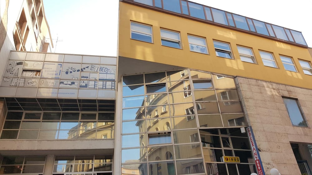Main Square Hostel 4/40