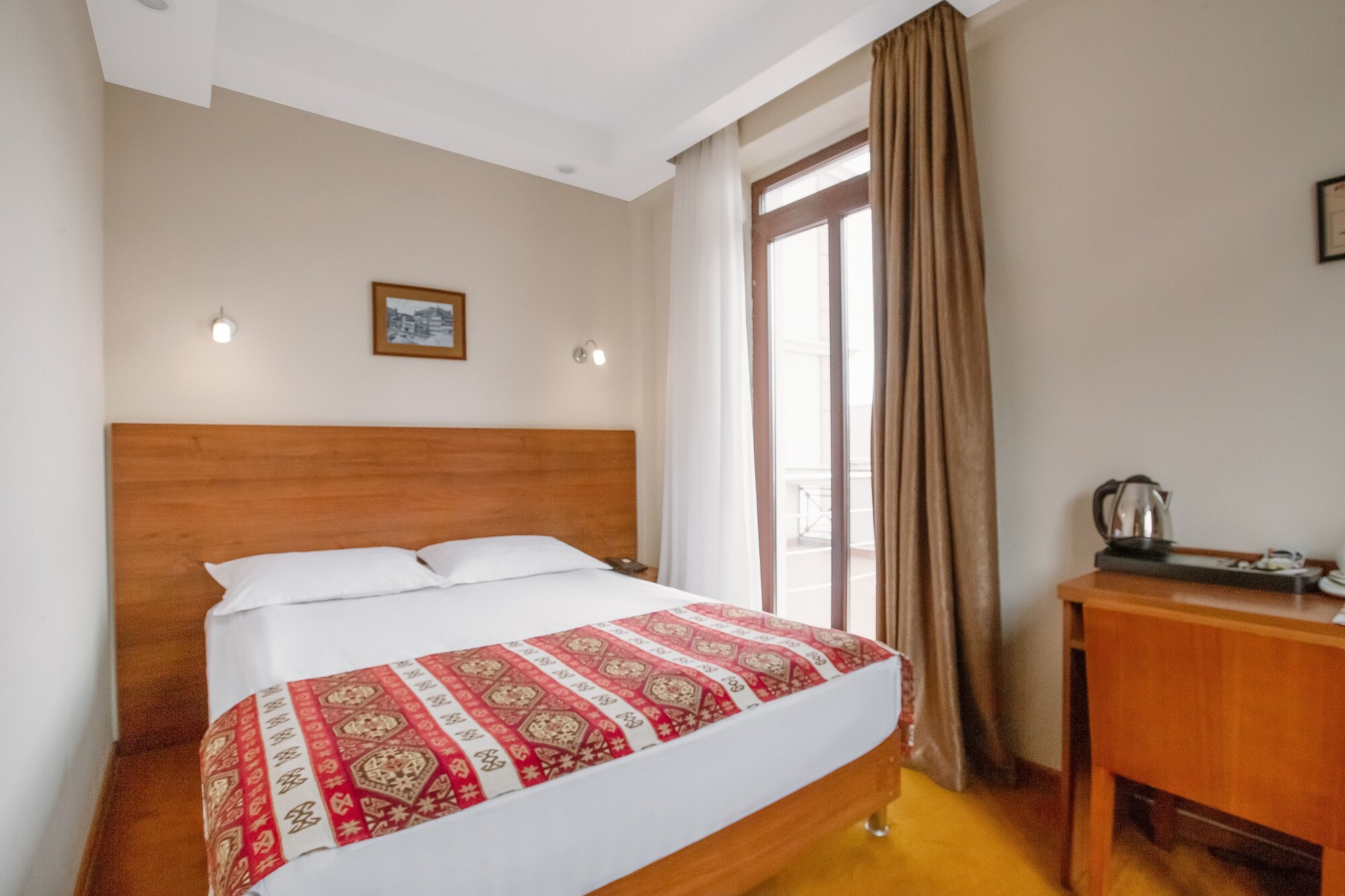 ECONOMY, DOUBLE OR TWIN BED