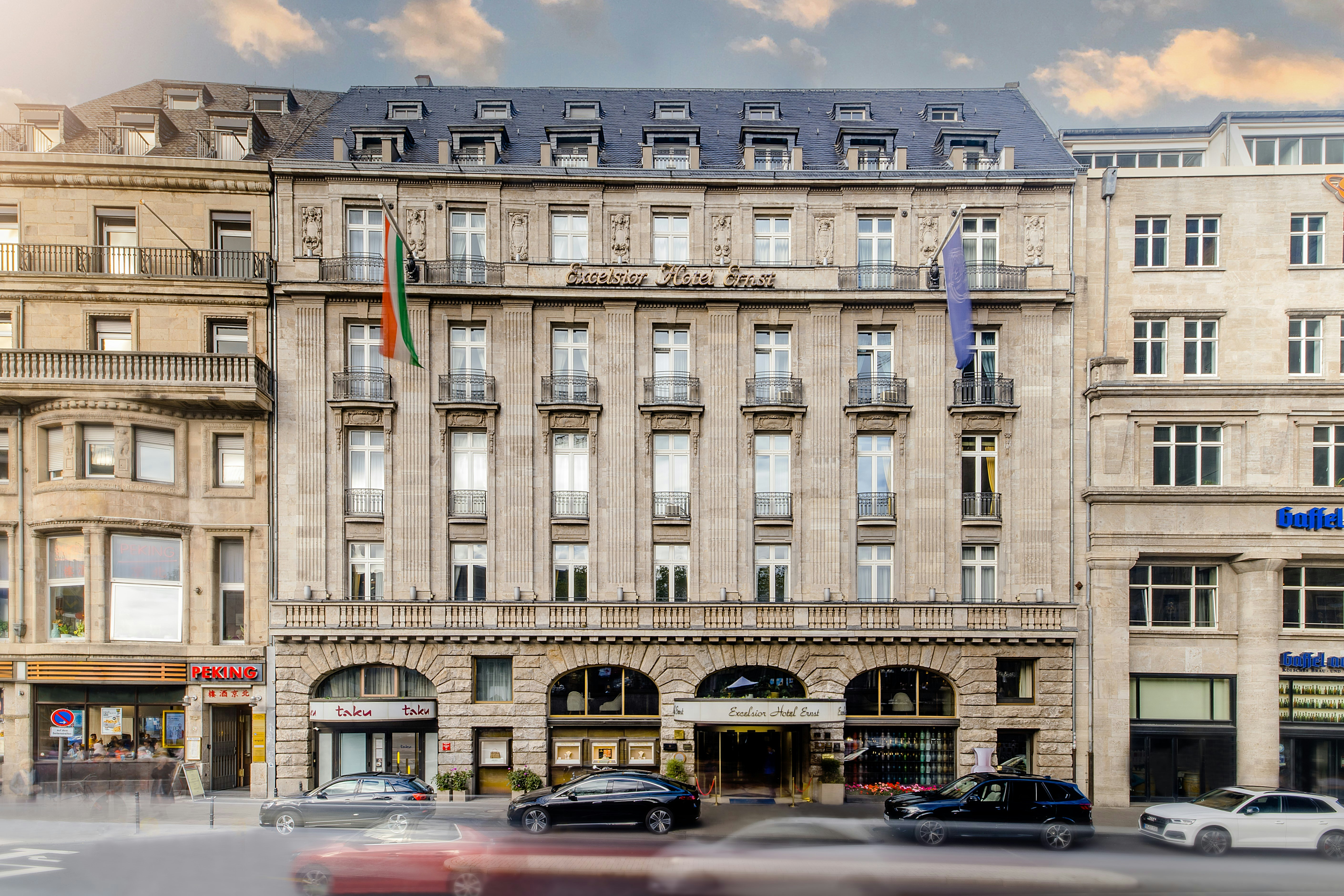 Excelsior Hotel Ernst 2/82