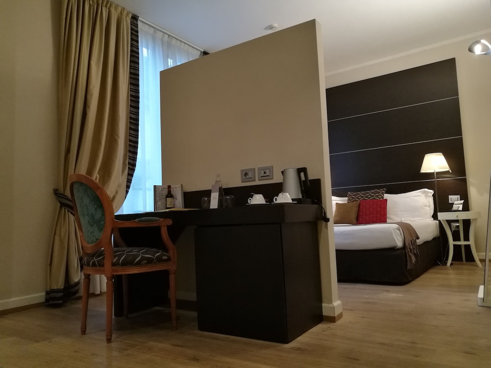 Superior, Twin Beds, Sofa, Town House 33 5/10