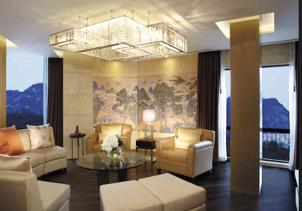 Swiss Grand Hotel 33/42