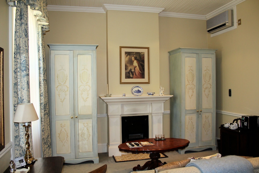 Hacklewood Hill Country House 50/70