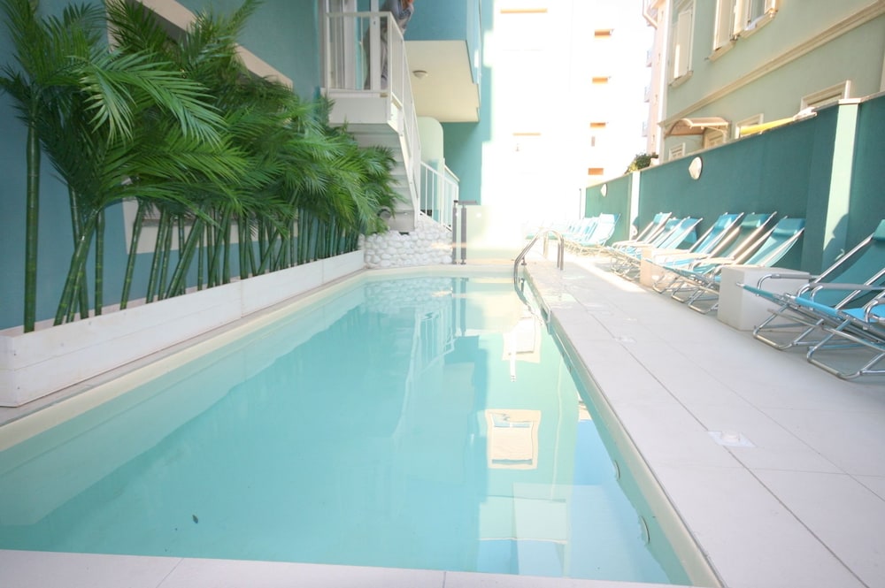 RESIDENCE BEACH PARADISE 35/40
