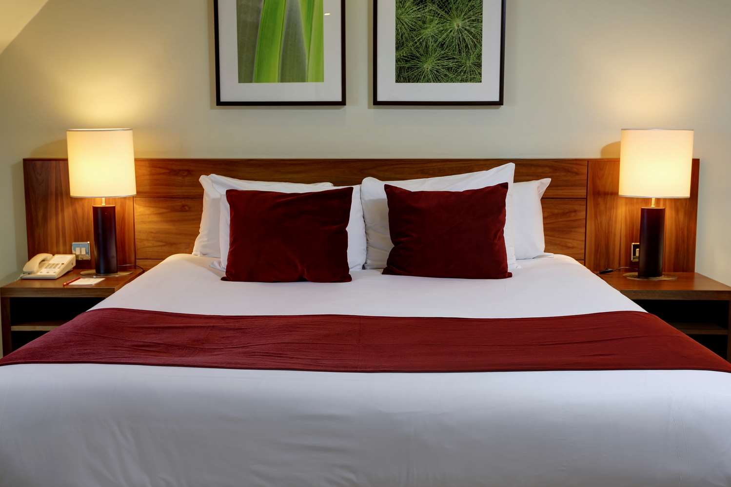 Room at Best Western The Ship Hotel, ELMBRIDGE