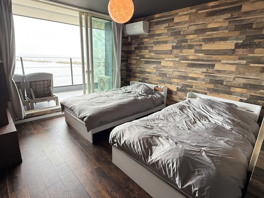 DELUXE, TWIN BEDS, OCEAN VIEW, BALCONY