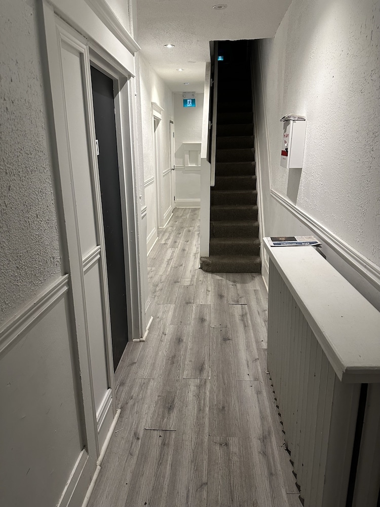 Toronto Furnished Living 4/52