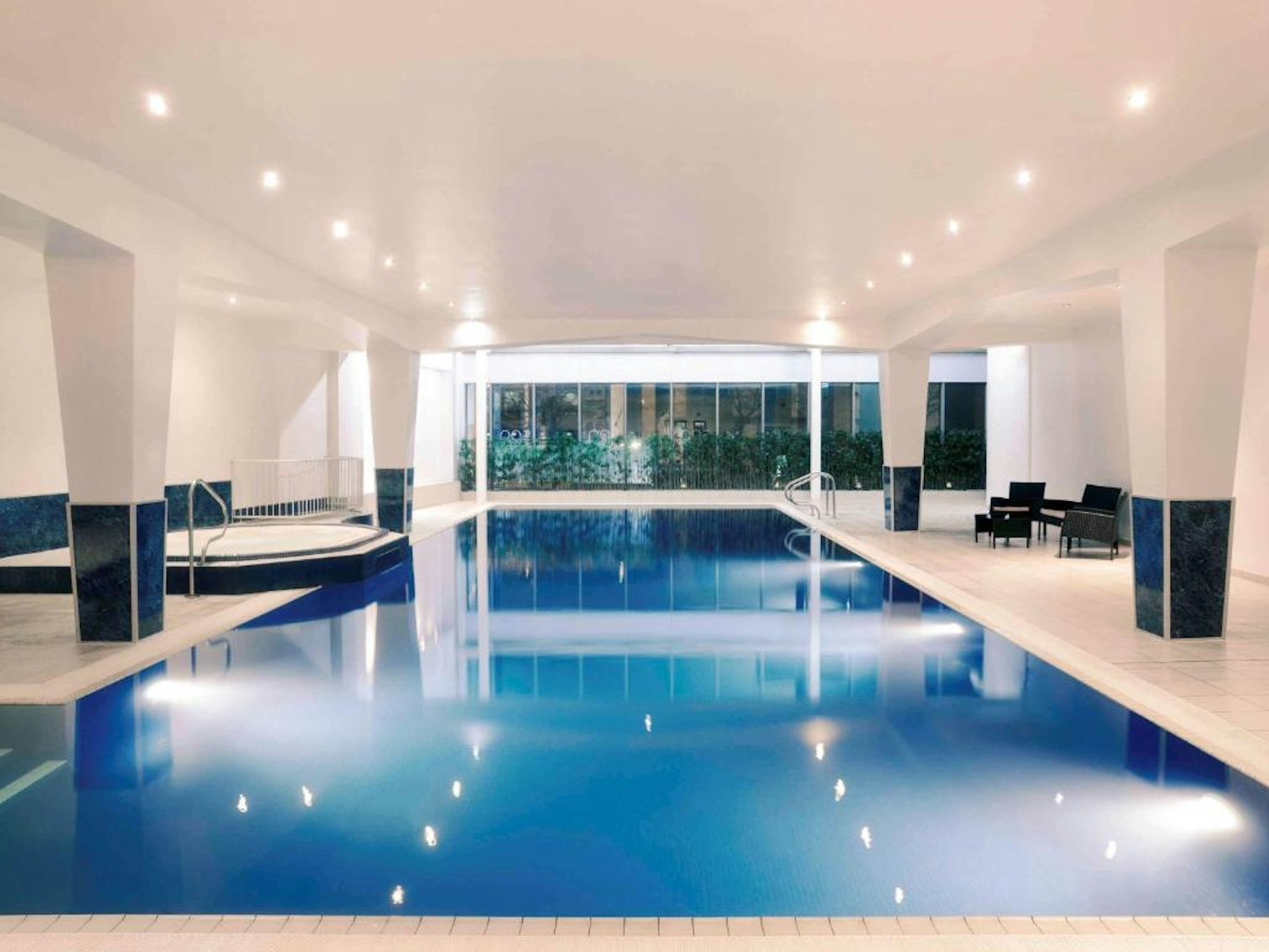 Holland House Hotel Cardiff By Sunday 31/60