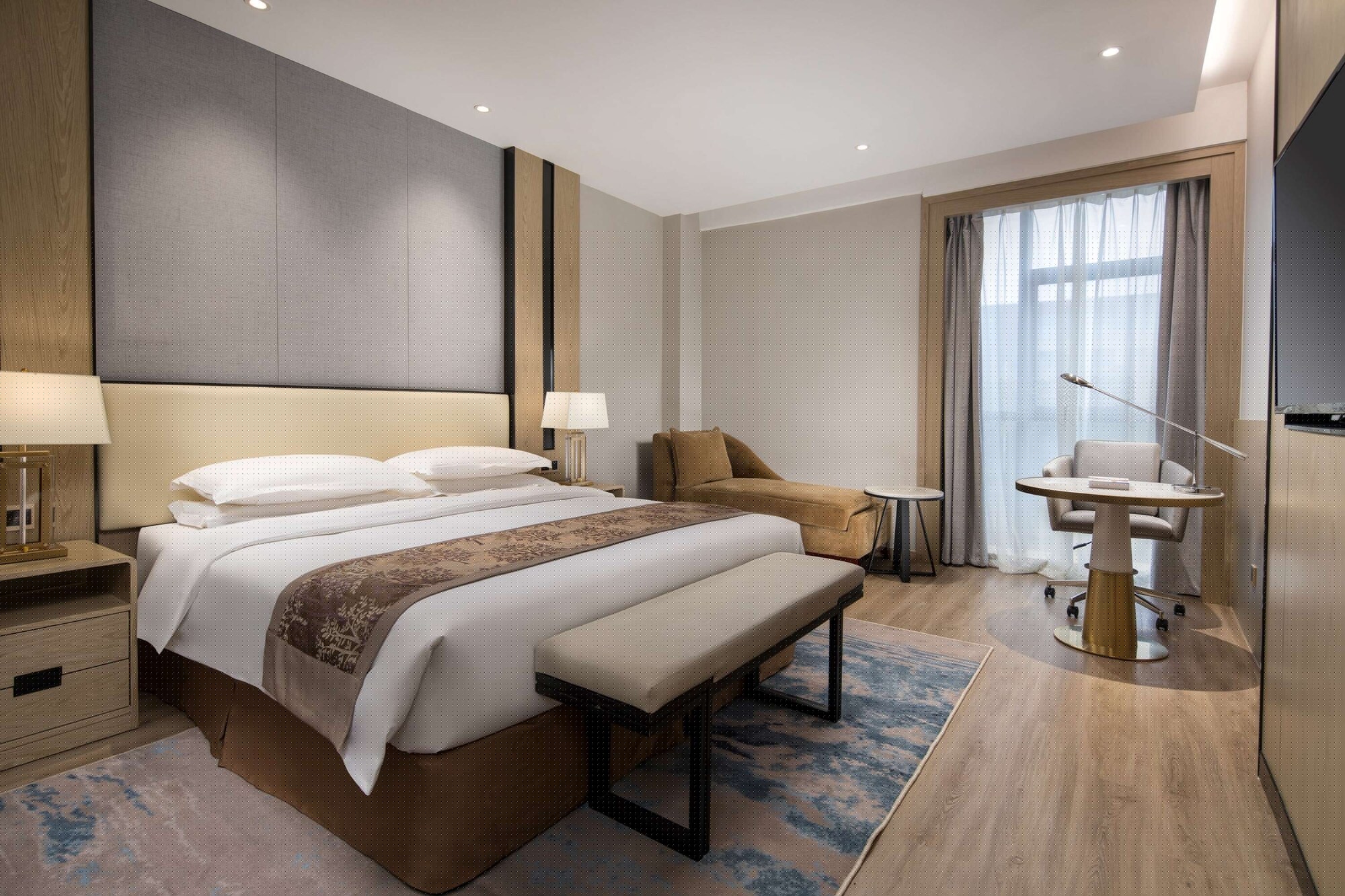 SUPERIOR, SUITE, KING BED