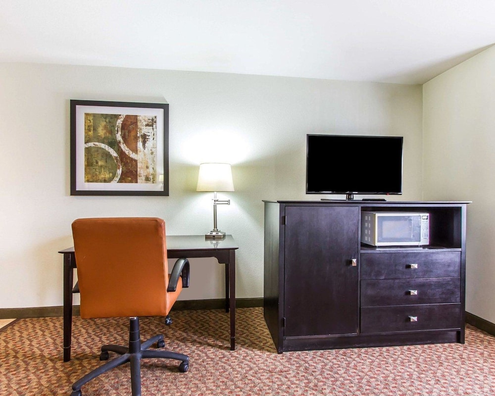 Quality Inn Pontiac 49/52