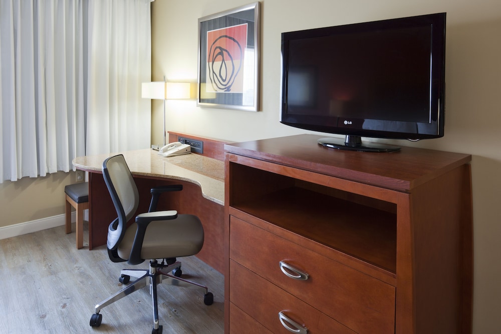 Holiday Inn Hotel Suites Maple Grove Nw Mpls Arbor Lks 64/76