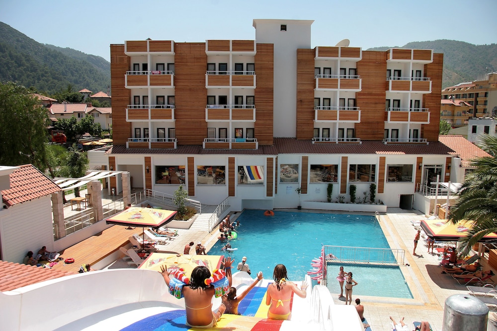 Club Munamar Beach Resort 4/24