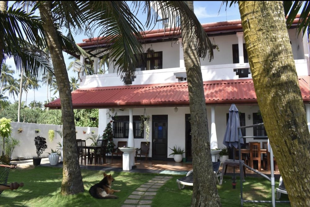Ashens Beach House 32/50