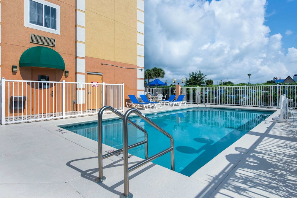 Comfort Inn Kissimmee Lake Buena Vista South photo5