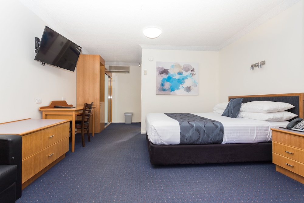 West End Motor Lodge 28/57