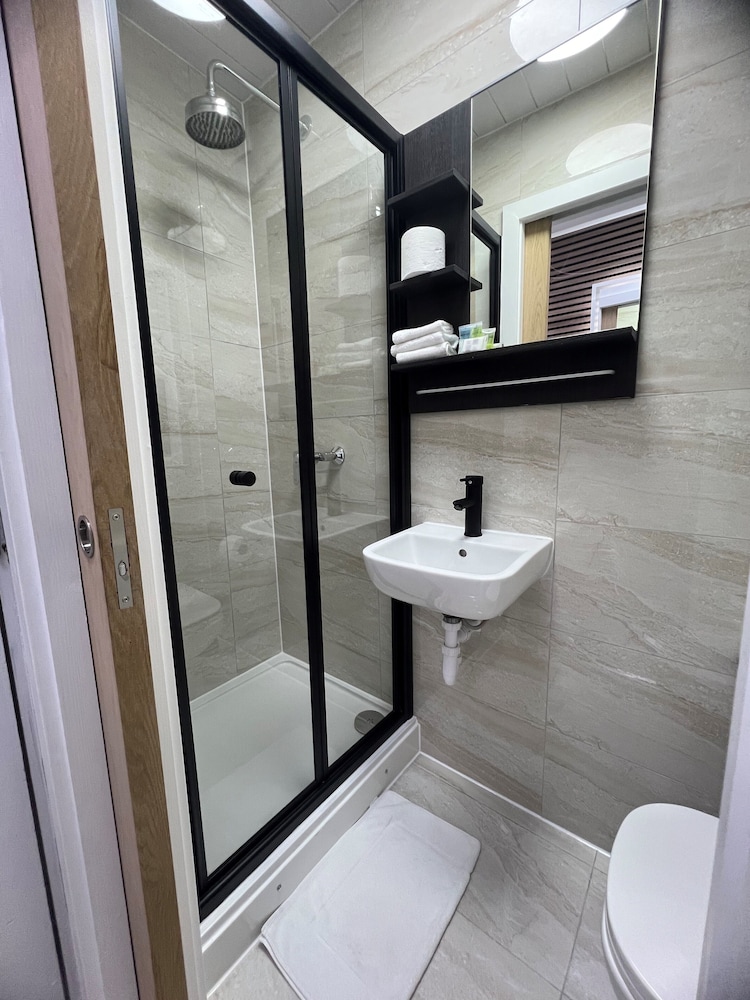 Plaza London Hotel 58/60