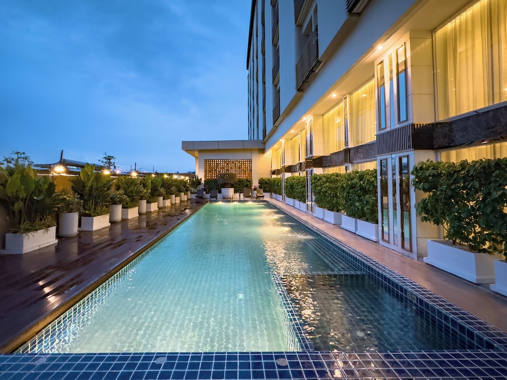 Golden Empire Suvarnabhumi Hotel 46/48