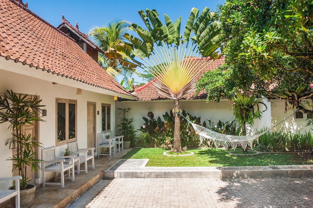 B Saya Villa And Restaurant 38/50