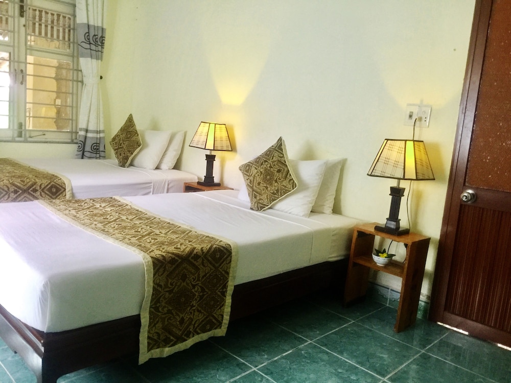 DELUXE, TWIN BEDS