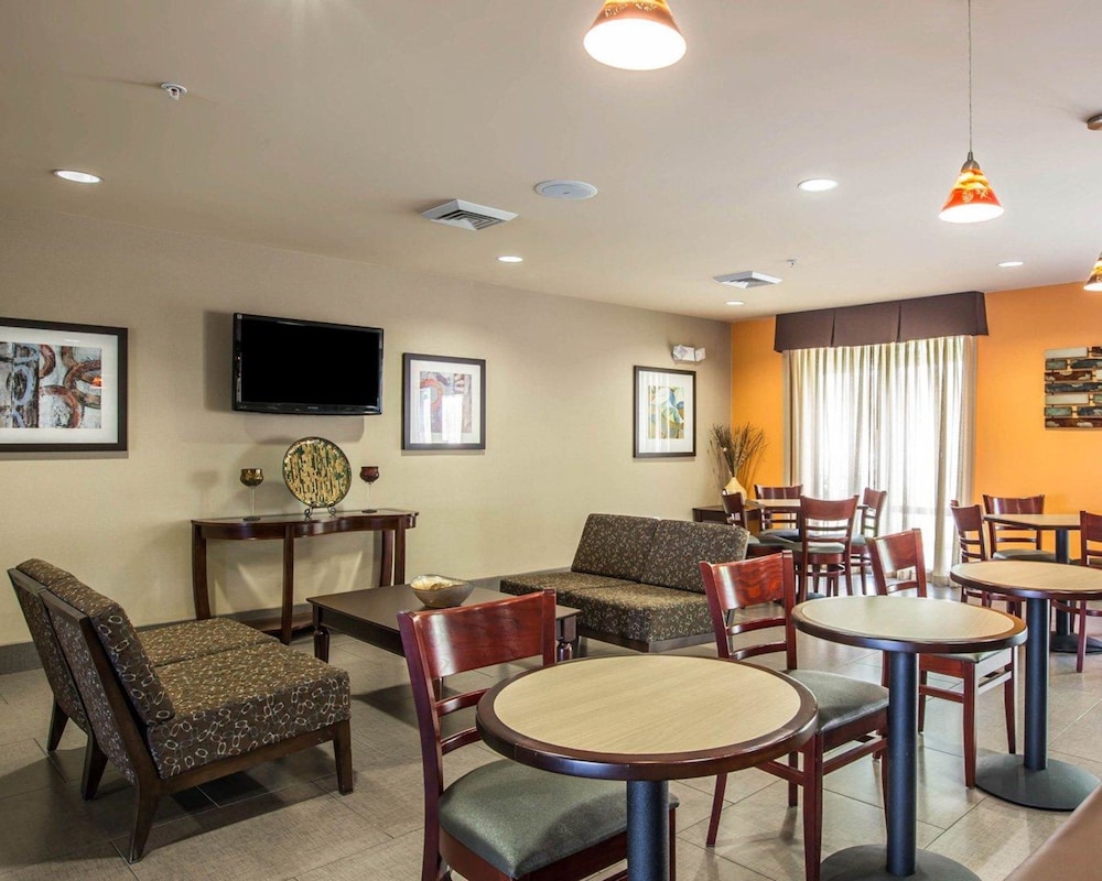 Comfort Suites Whitsett - Greensboro East Whitsett NC 30/41