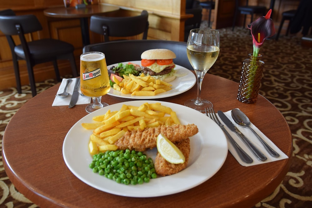 Russ Hill Hotel Gatwick 50/62