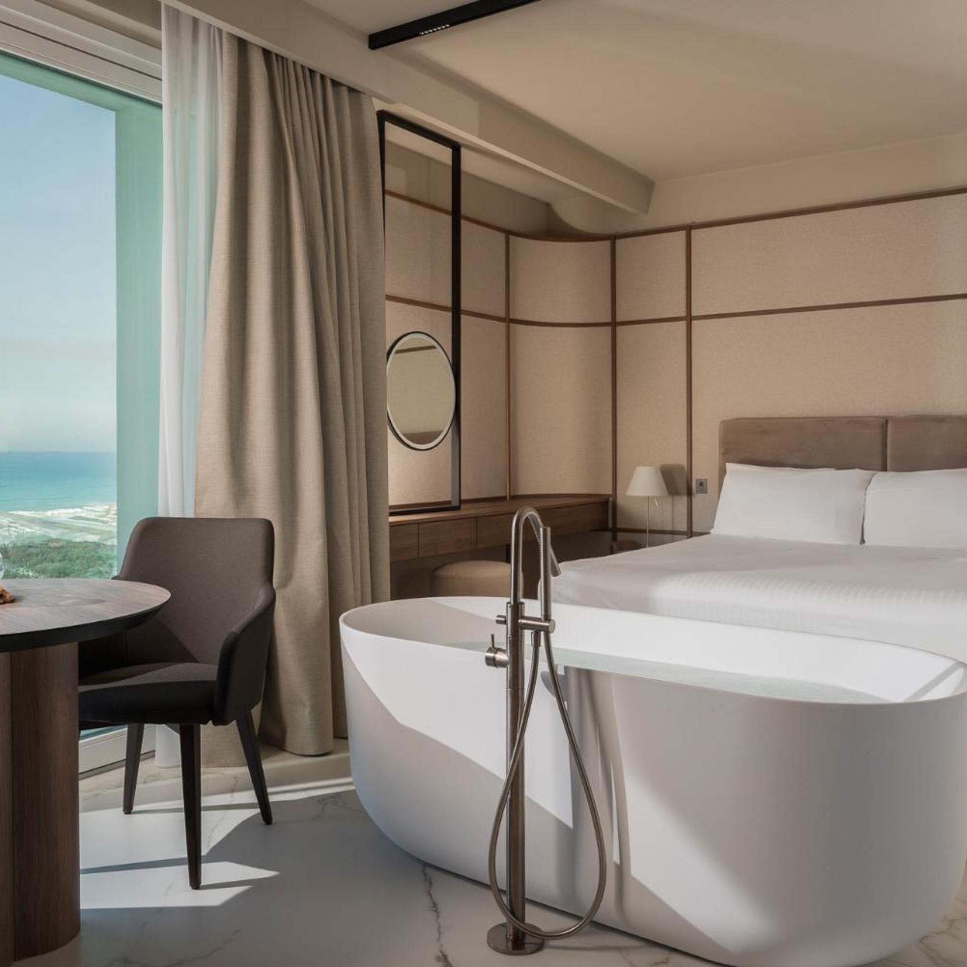 Suite, Sea View