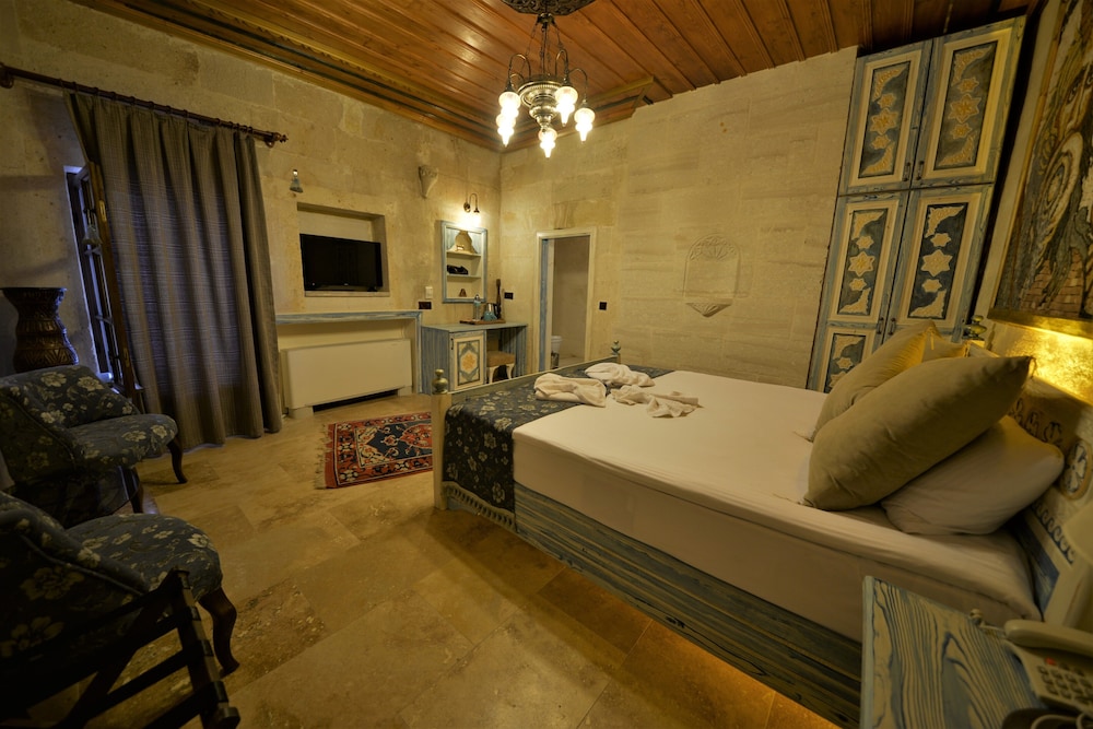 Caftan Cave Suites 31/49