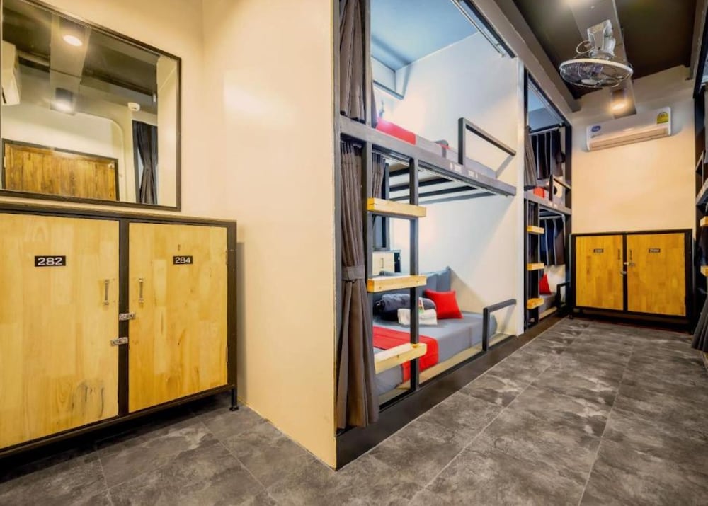 Episode 11 Hostel Sukhumvit 21/22