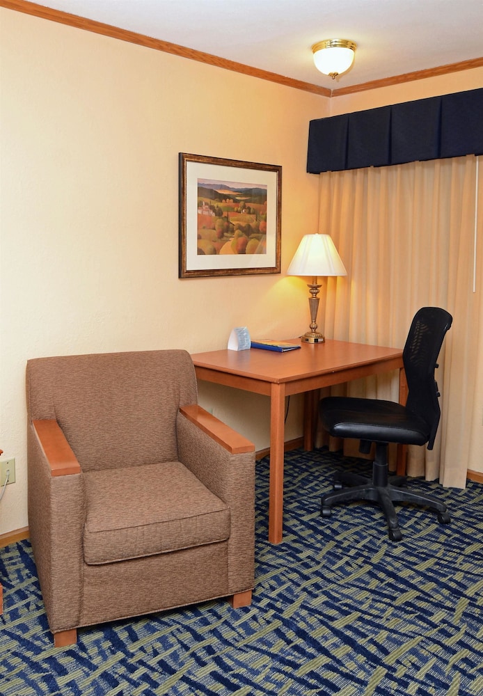 SureStay by Best Western Kansas City Country Inn North 29/46