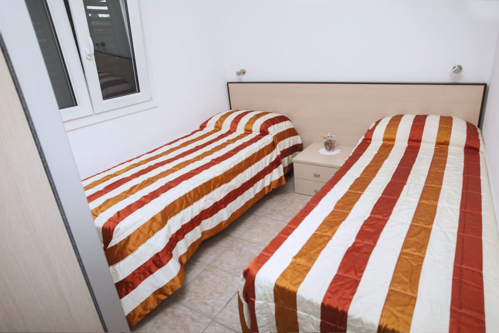 2 BEDROOMS, PREMIUM, BUNGALOW, KITCHEN