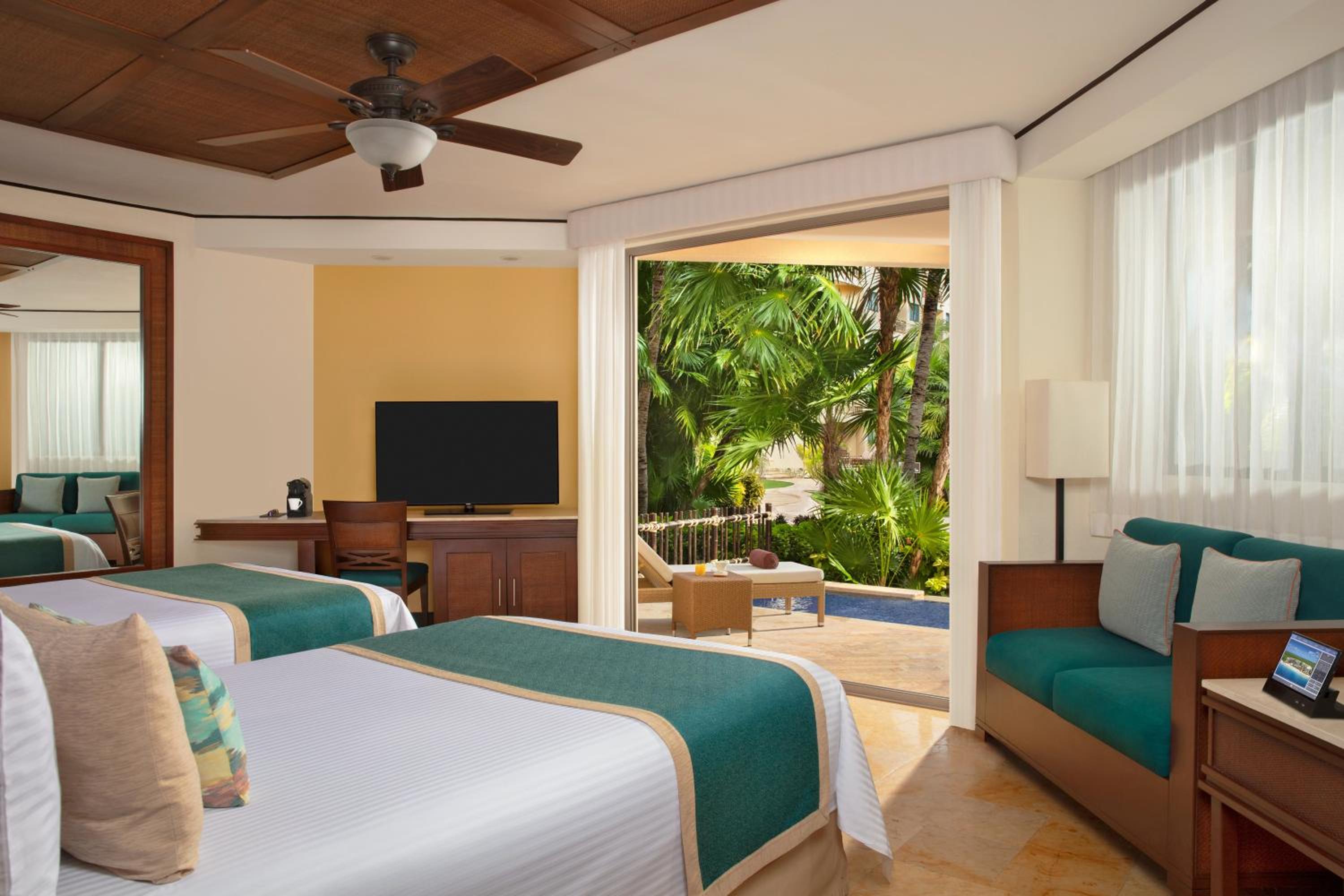 Preferred Club, Double Bed, Outdoor Jetted Tub, Plunge Pool