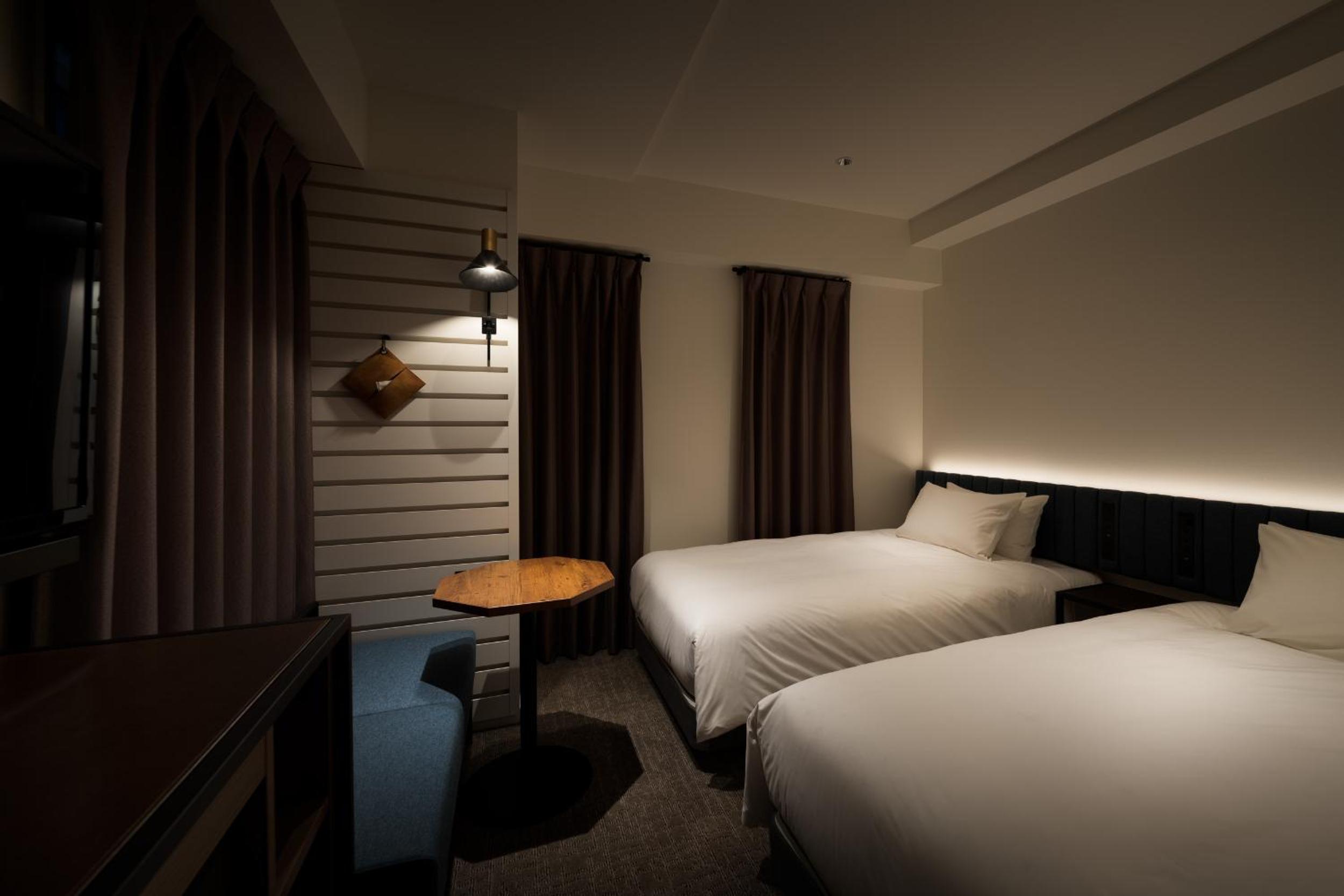 Adjoining, Twin Beds, Double and Twin Beds