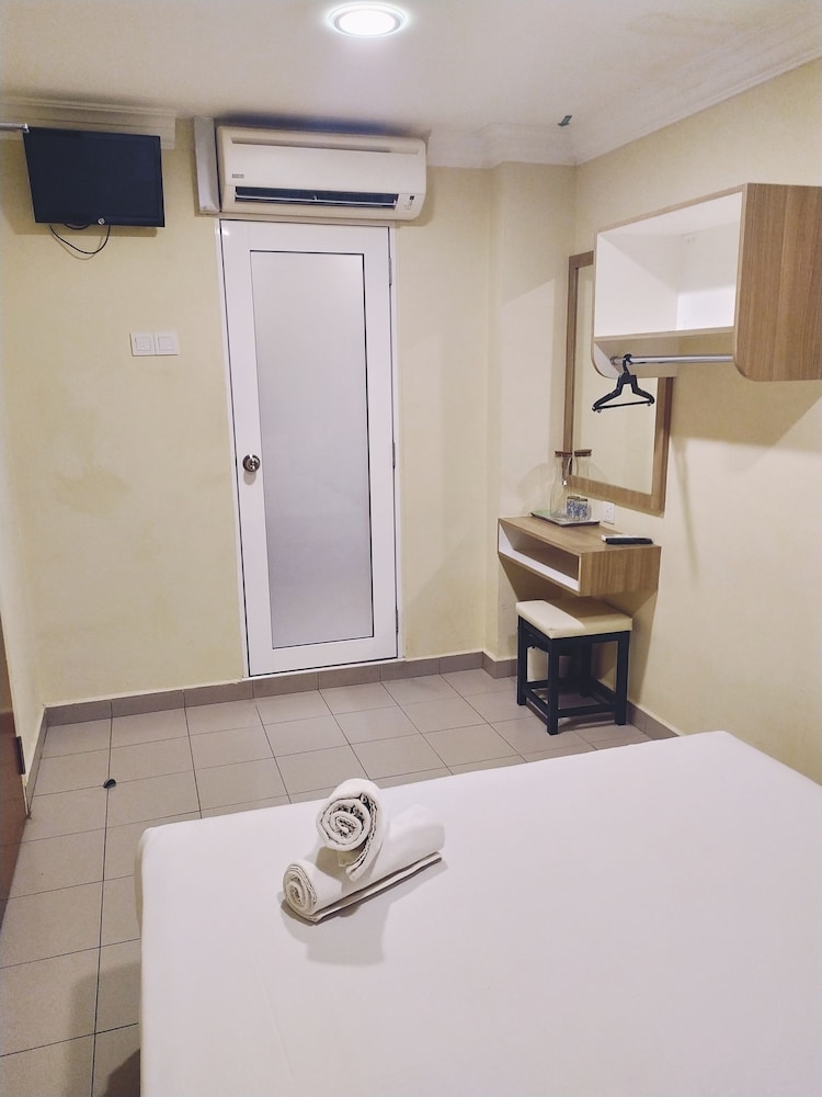 Dragon Inn Premium Hotel 24/30