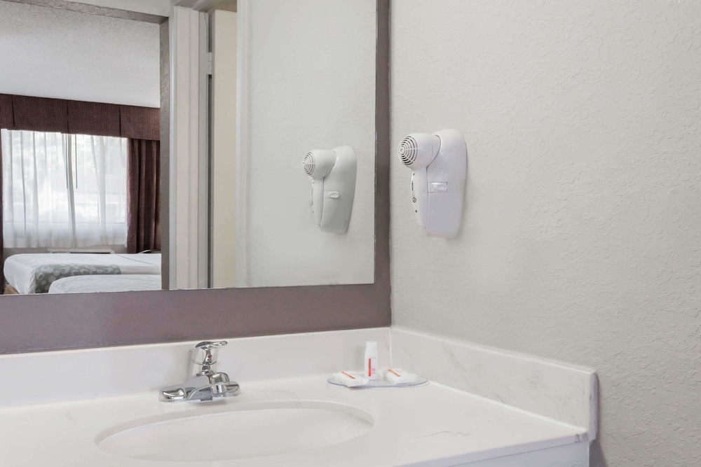 Days Inn By Wyndham St Augustine/Historic Downtown 11/25