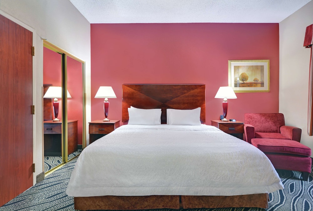Hampton Inn Fayetteville 27/73