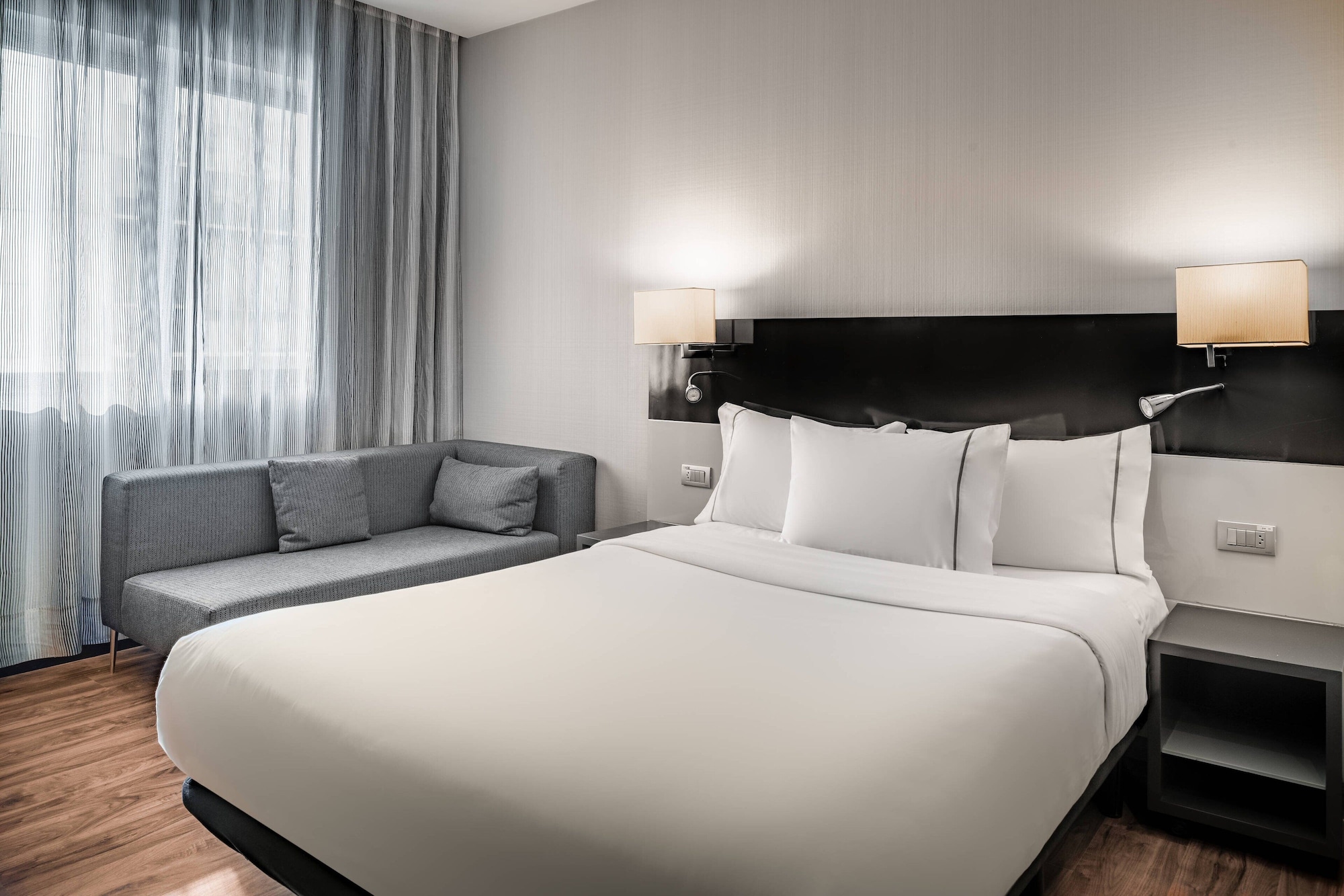 Standard, Queen Bed